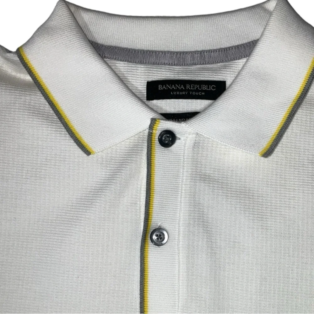 ☀️⚡ Banana Republic Luxury Touch Polo – White‎ w/ Yellow Piping (Men’s L)